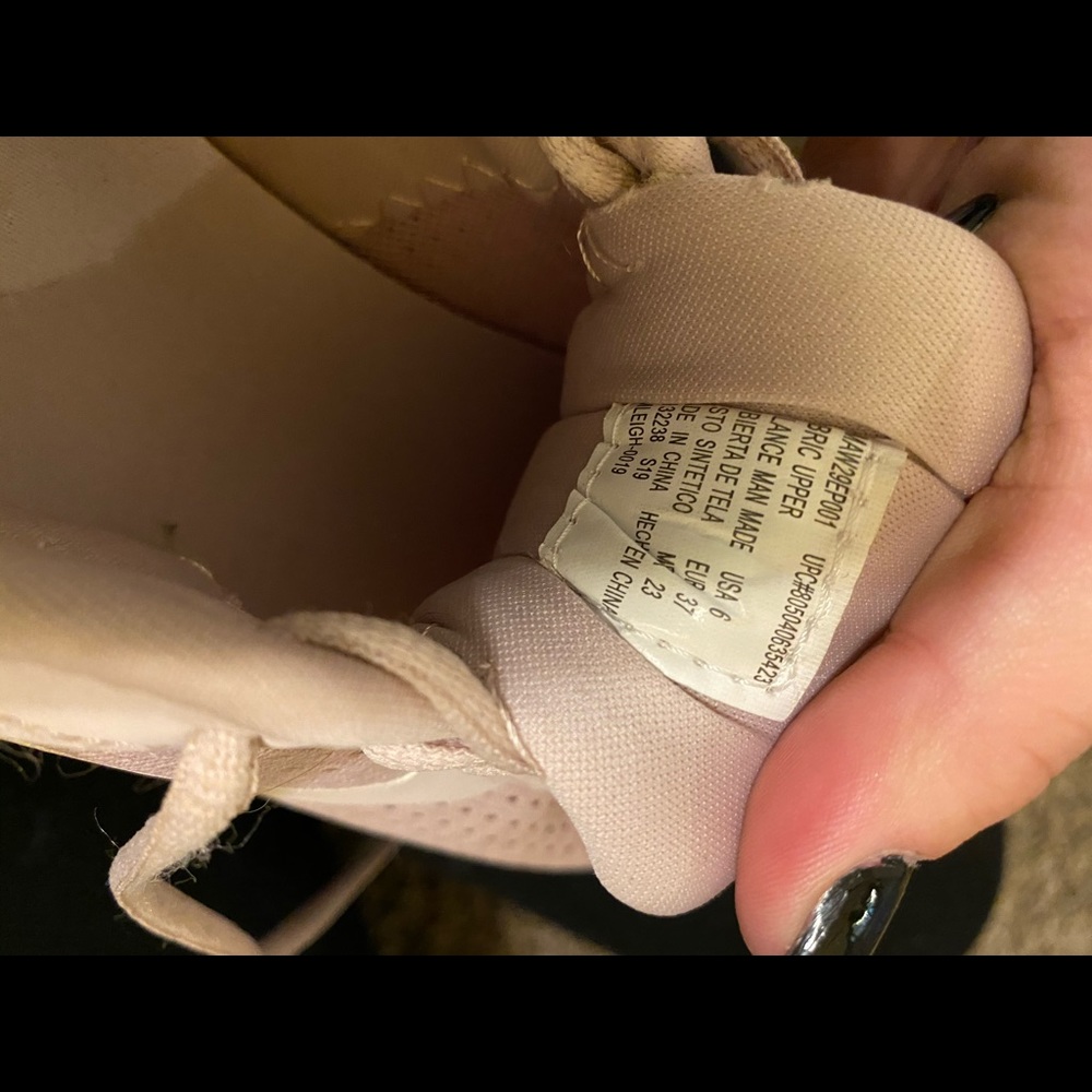 Running shoes - Picture 3 of 3
